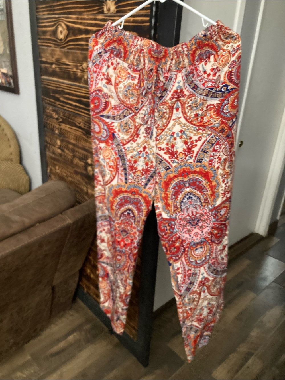 Woman’s Floral Pants Size Large